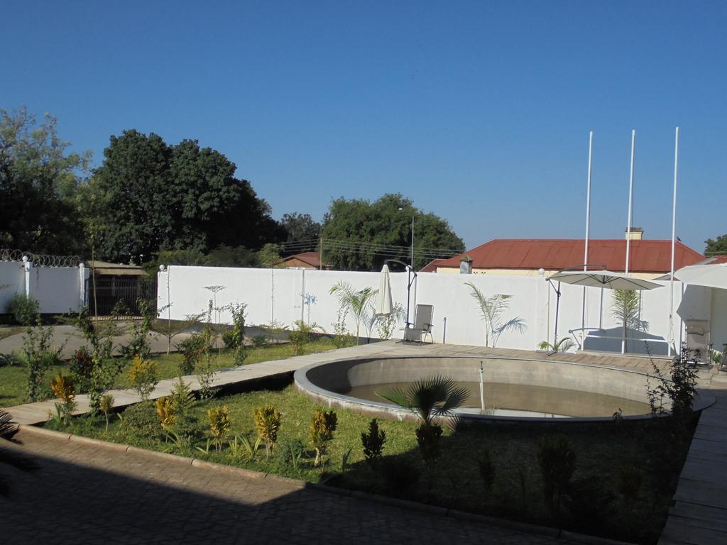 Golden Chopsticks Hotel Livingstone Buitenkant foto